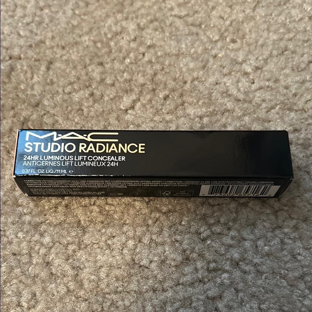 BNIB! MAC Cosmetics Studio Radiance Concealer NC20